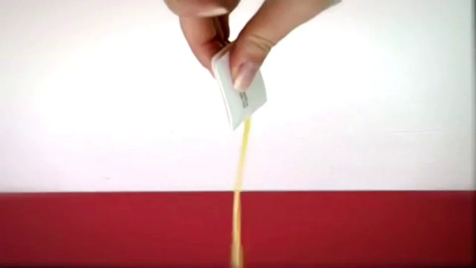 Easysnap: The One-Hand Opening Sachet on Vimeo