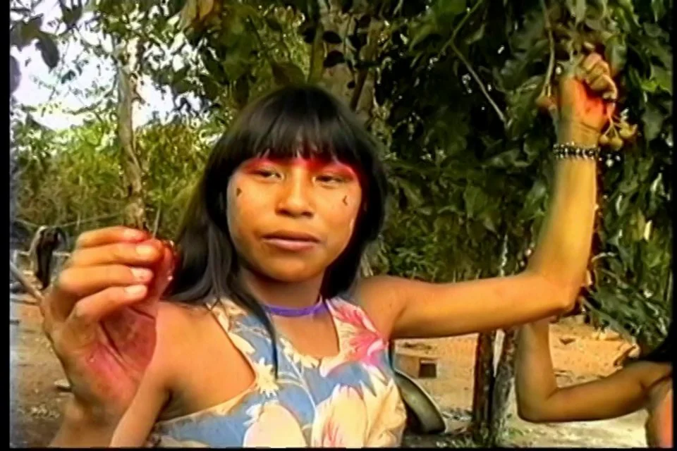 Das Crian&ccedil;as Ikpeng para o mundo (Dublado)