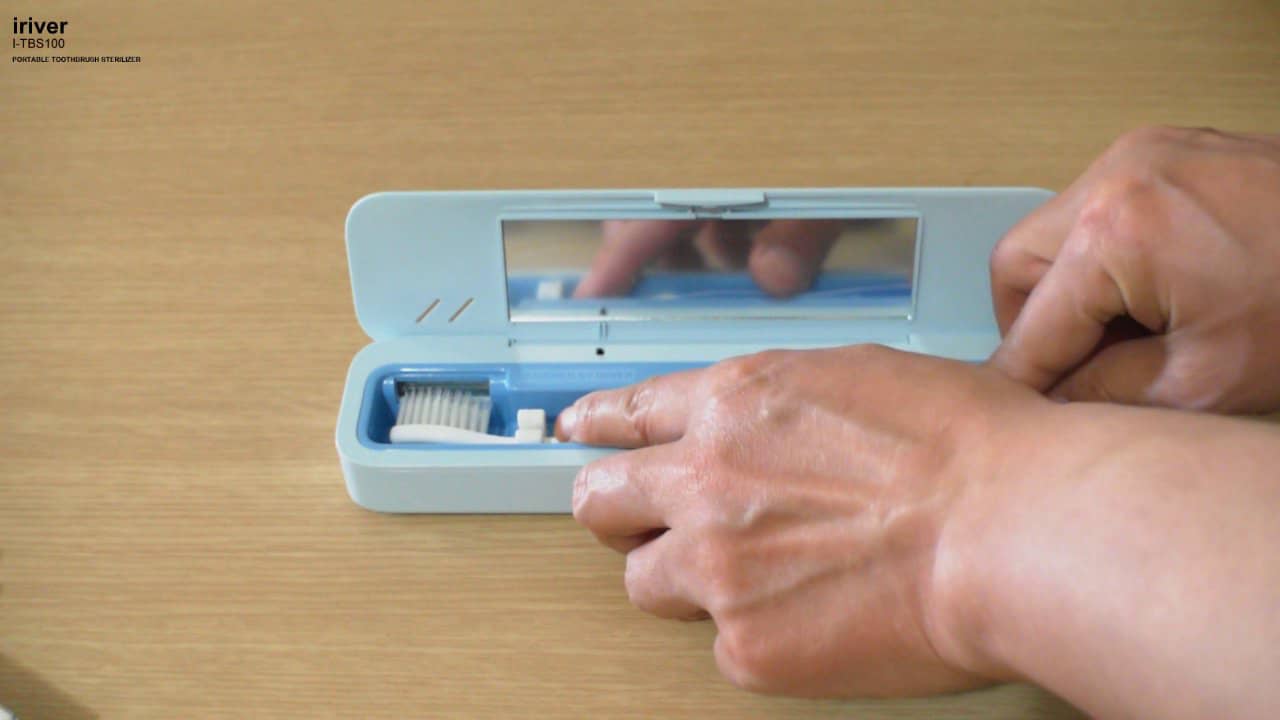 [iriver Blank] TBS100 Portable toothbrush sterilizer 02 on Vimeo