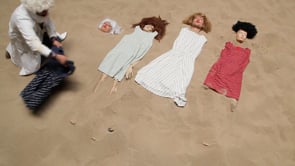 The lonely inventor that makes and breaks women. 'Little movie' part 6 (Het eenzame uitvindertje dat vrouwen maakt en sloopt)