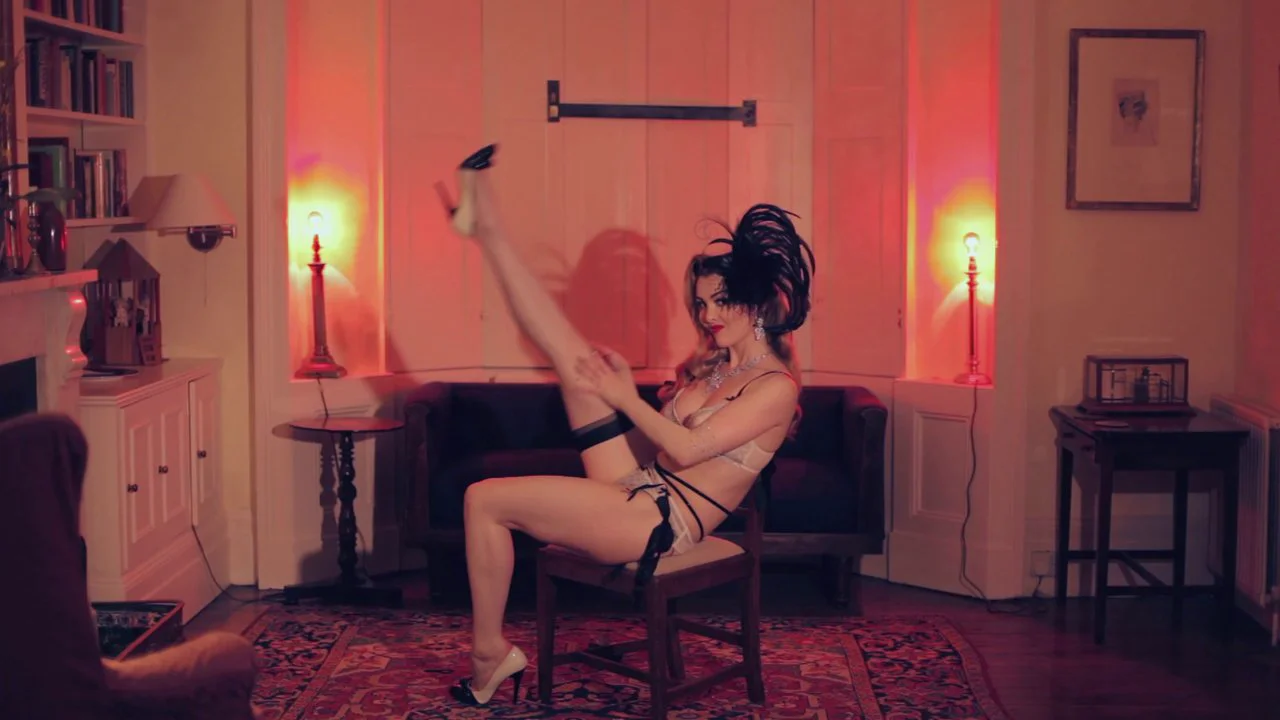 Miss Miranda - Classic stocking strip-tease with feather fan dance