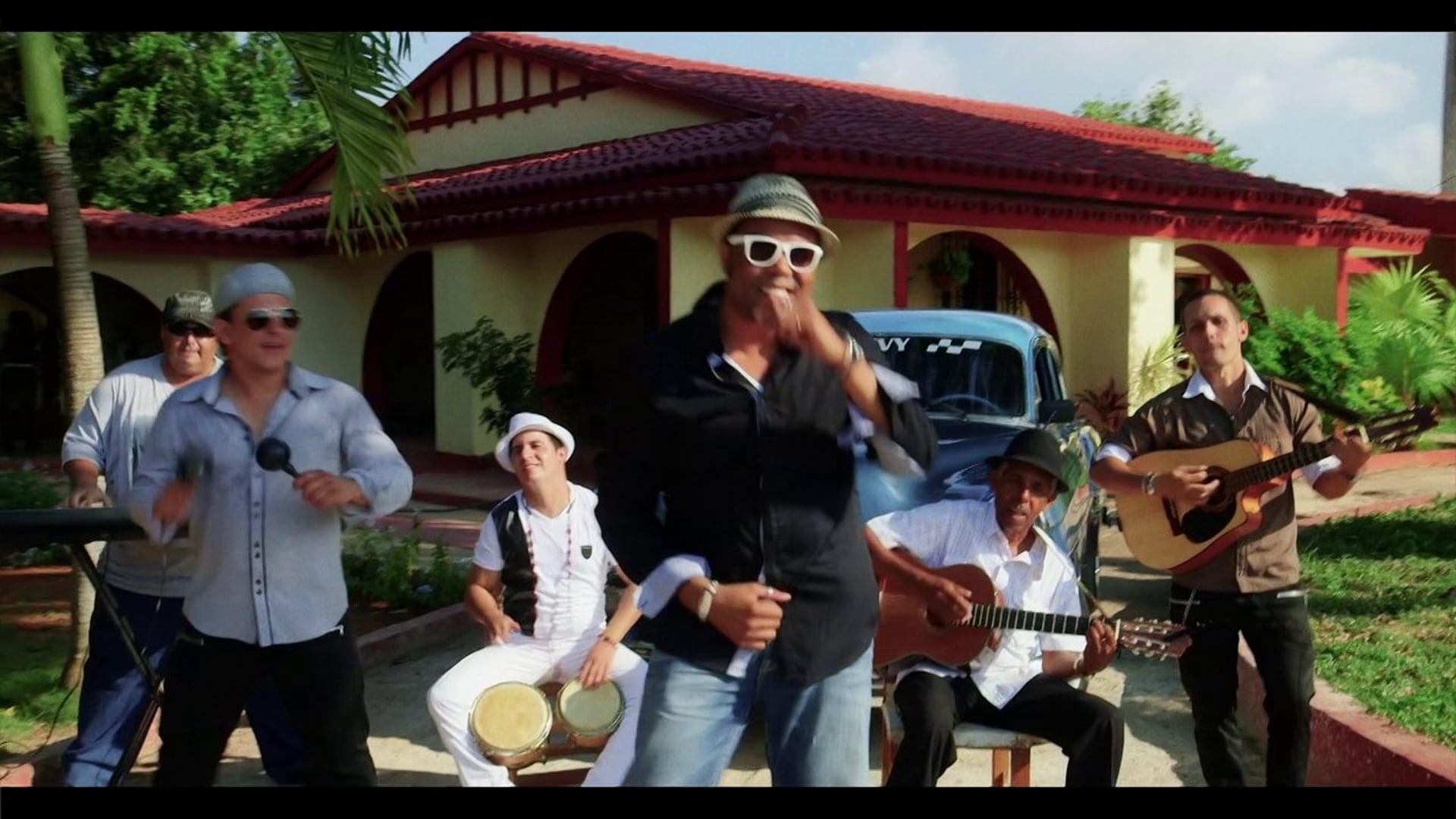 Adonis Puentes TUMBANDO MANGOS (Official Music Video).mov