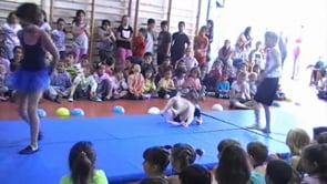 Acrobàcies a l'Escola Empúries