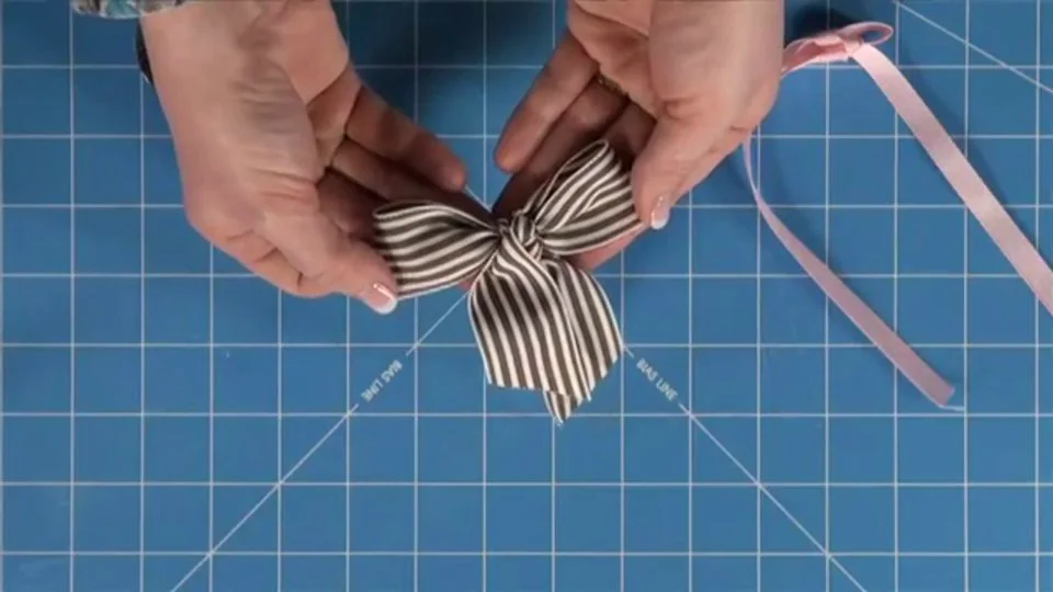 Make a Perfect Bow with a Fork! on Vimeo