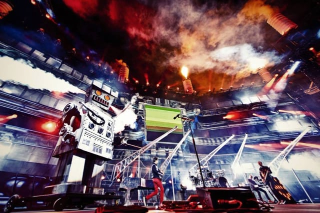 Muse - Unsustainable Live Fan Eye Video (Starring Charles the Robot) @ Stade de France 2013