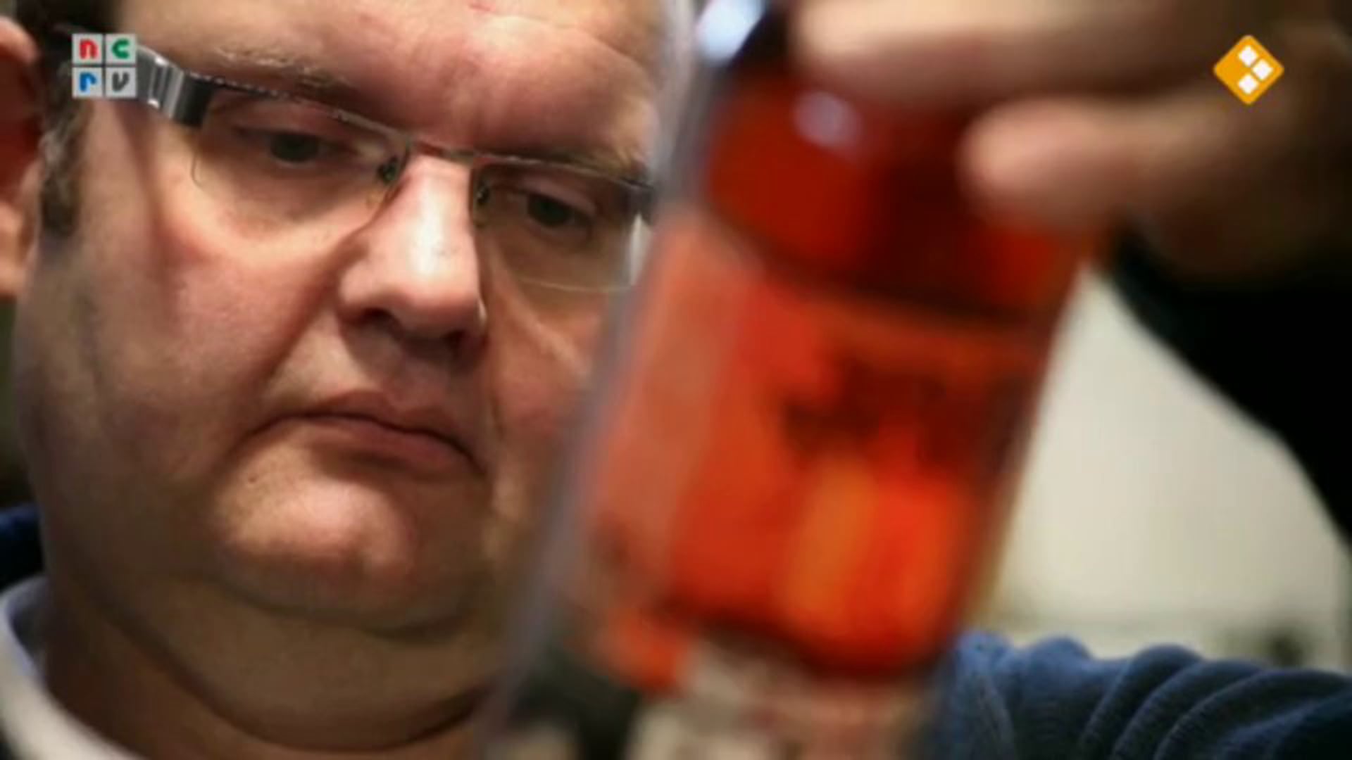 DSLR: "Distillateur Leo Fontijne" NCRV ALTIJD WAT *Canon 5D MarkII* 3 apr 2012