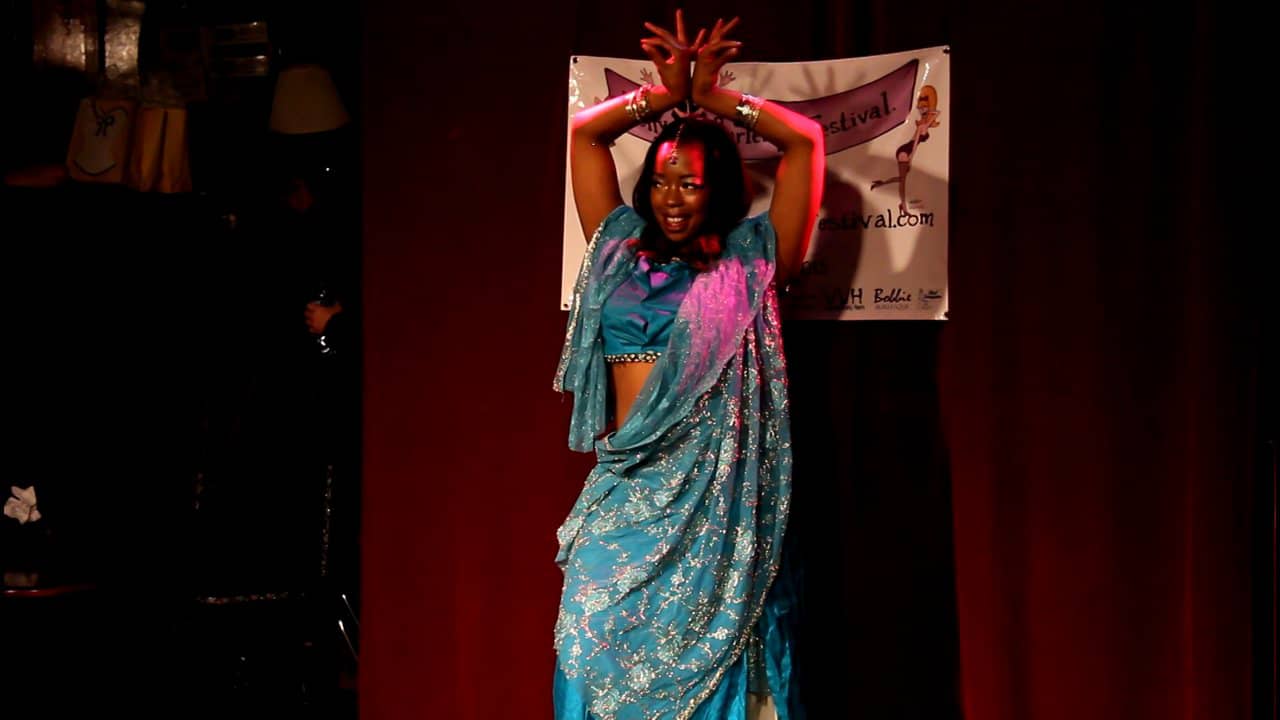 jessabelle-thunder-performs-bollywood-burlesque-at-monday-night-tease