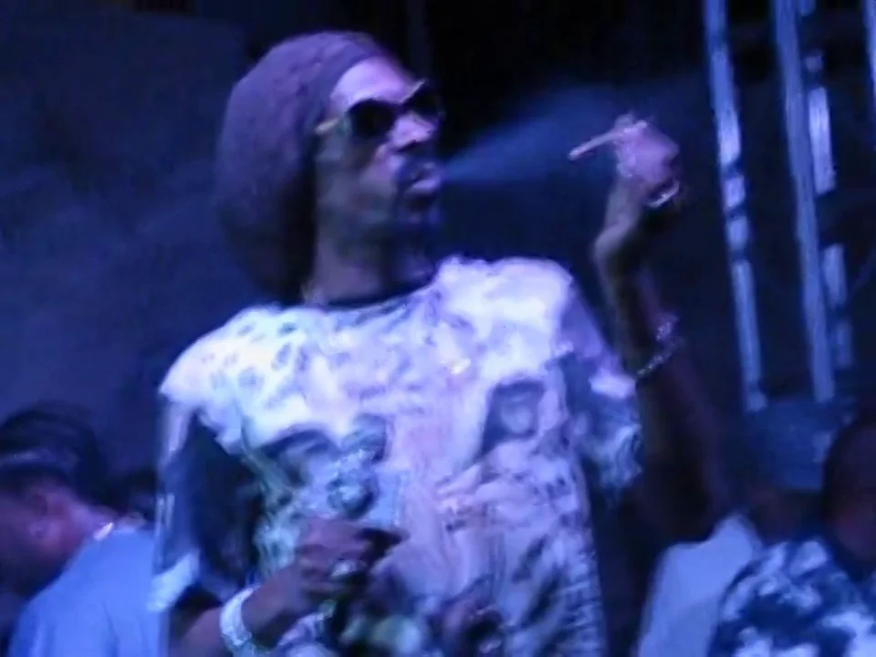 Snoop Dogg sippin gin n juice on Vimeo
