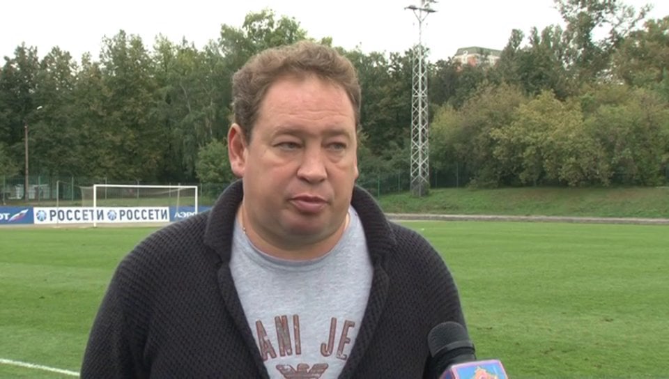 Интервью с слуцким. Аваков богдан станиславович. Слуцкий и богдан лисевский. Богдан лисевский плюшки. Ведущий программы плюшки.