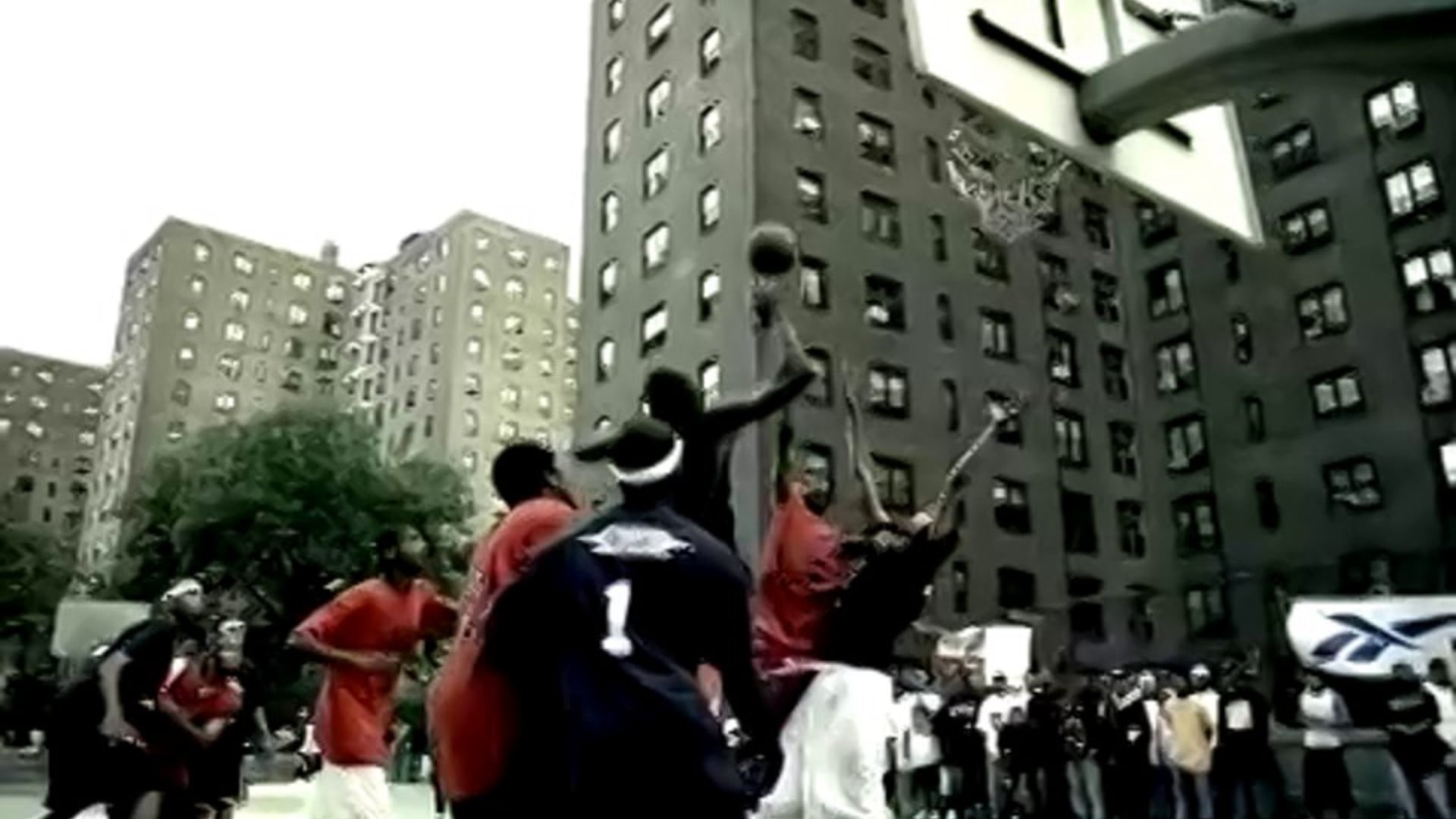 Lil' Kim - Lighters Up