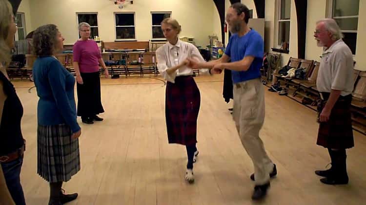 Dancing Bees - Scottish reel dance by Roy Goldring on Vimeo