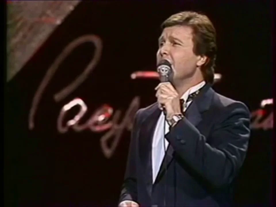 Лев лещенко песни видео. Лещенко 1987. Лев Лещенко 1987 год. Эхо любви Лев Лещенко. Дуэты разных лет Лев Лещенко
