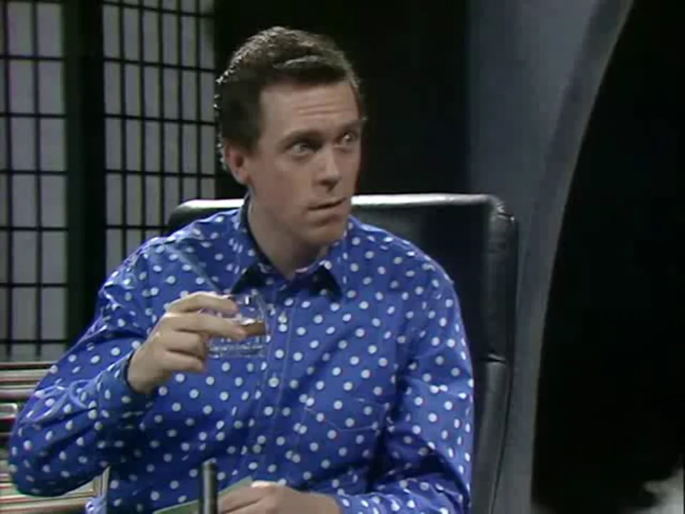 a bit of fry and laurie hugh laurie net worth - Ilustrasi 2
