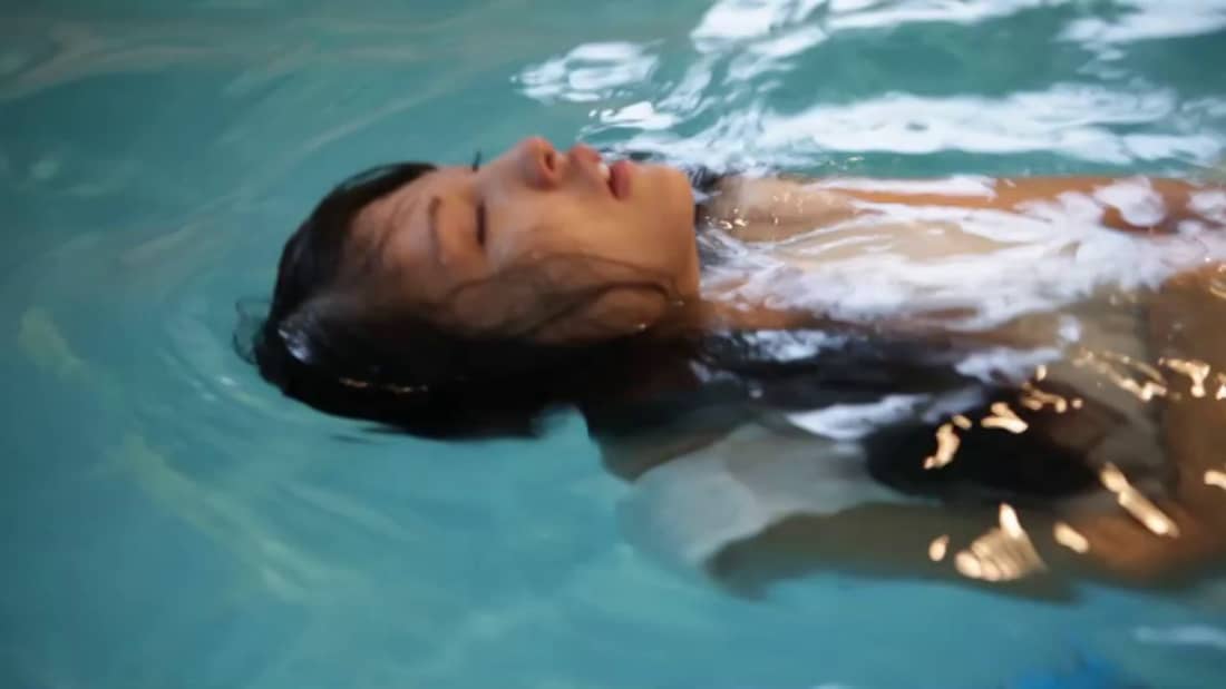 女性が産んだのは なぜ イルカ だった アートが問う生殖やジェンダー 朝日新聞globe