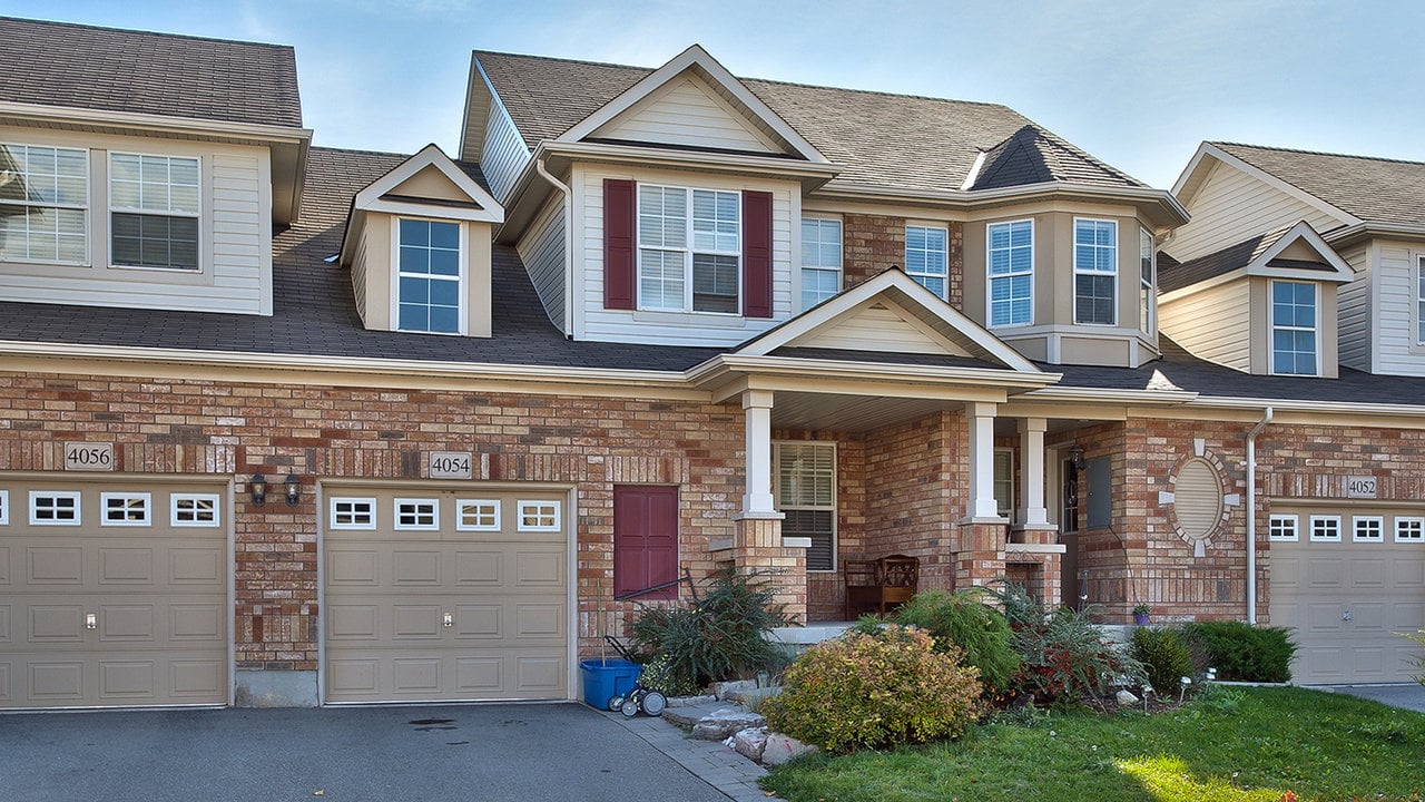 4054 Donnic Drive, Burlington on Vimeo
