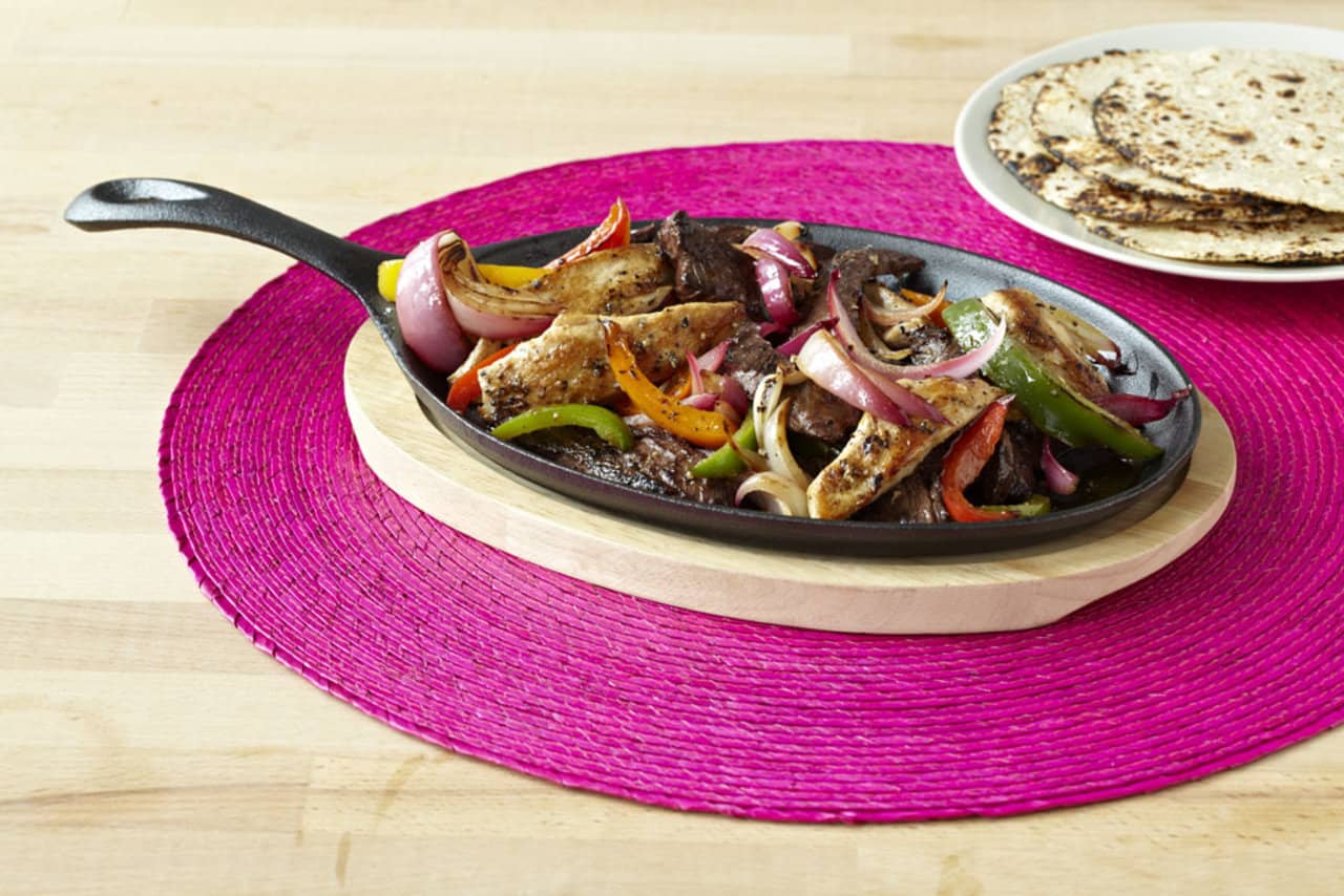 How to Use a Cast Iron Fajita Skillet on Vimeo