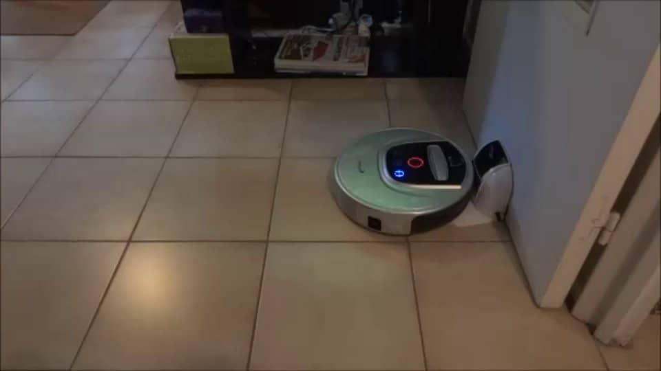 aspirateur robot Harper I-clean 120 ou XR510 retour à la base on Vimeo