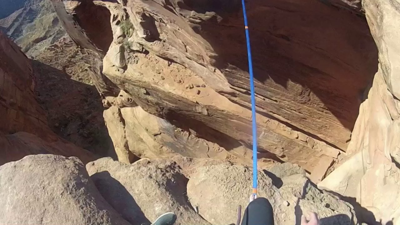 Emma Teeples Attempts Her First Highline at the Fruit Bowl Canyonlands, Utah on Vimeo
