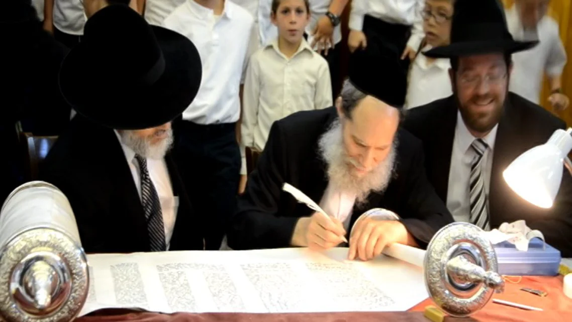 Hachnosas Sefer Torah - Chanukas Habayis on Vimeo