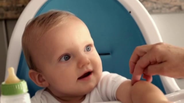 Nuby Baby's First Spoons on Vimeo