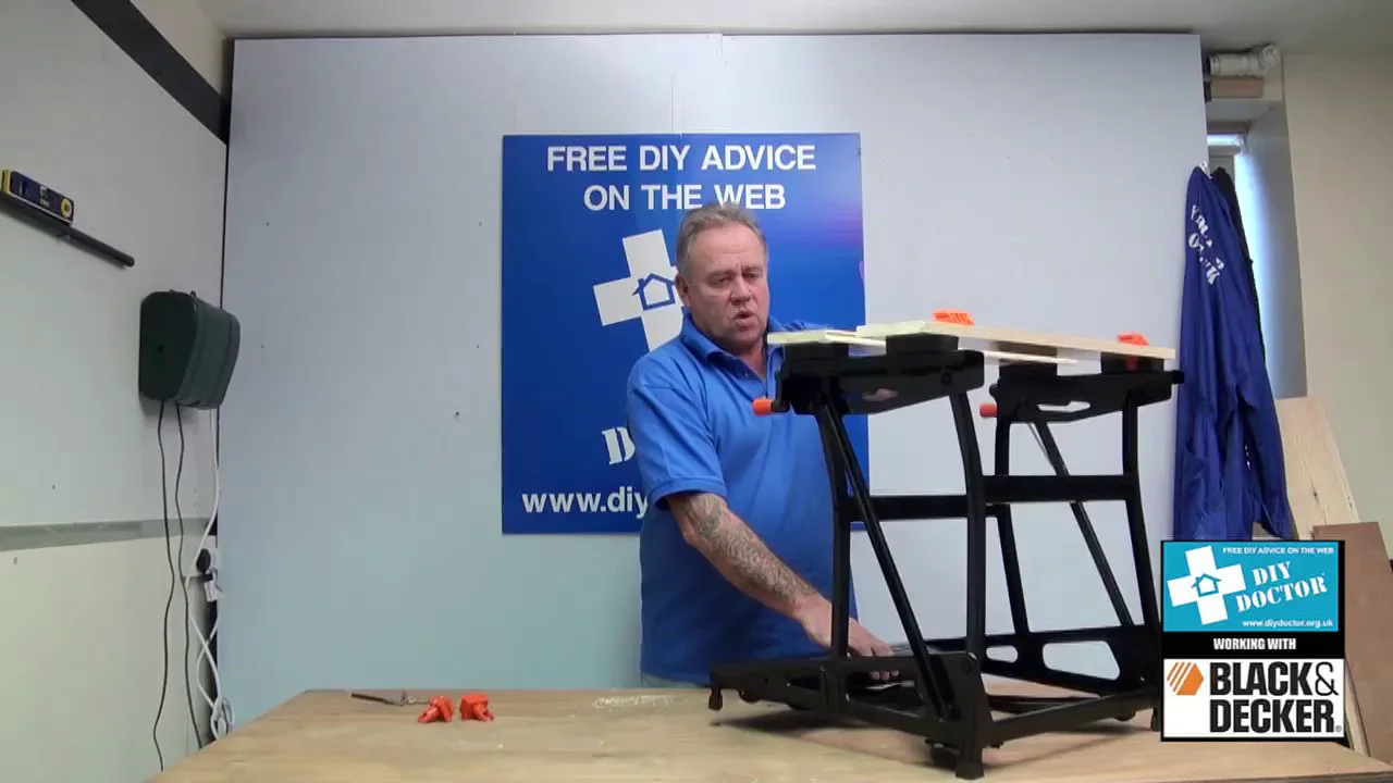 Hand tool reviews - Black Decker 536 workmate on Vimeo