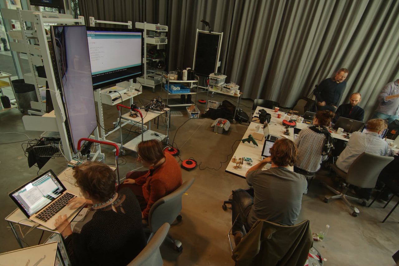 DZL Robot workshop in Intermedia Lab on Vimeo