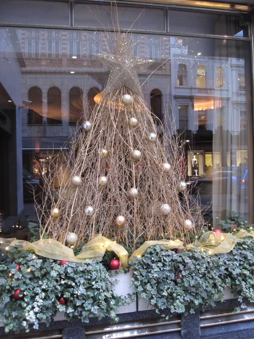 Decorated Christmas Trees Delivered in London on Vimeo