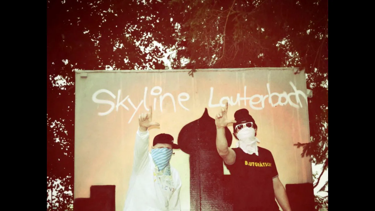 Wir verblöden Bayern ANTENNE BAYERN SONG De Laddshosen on Vimeo