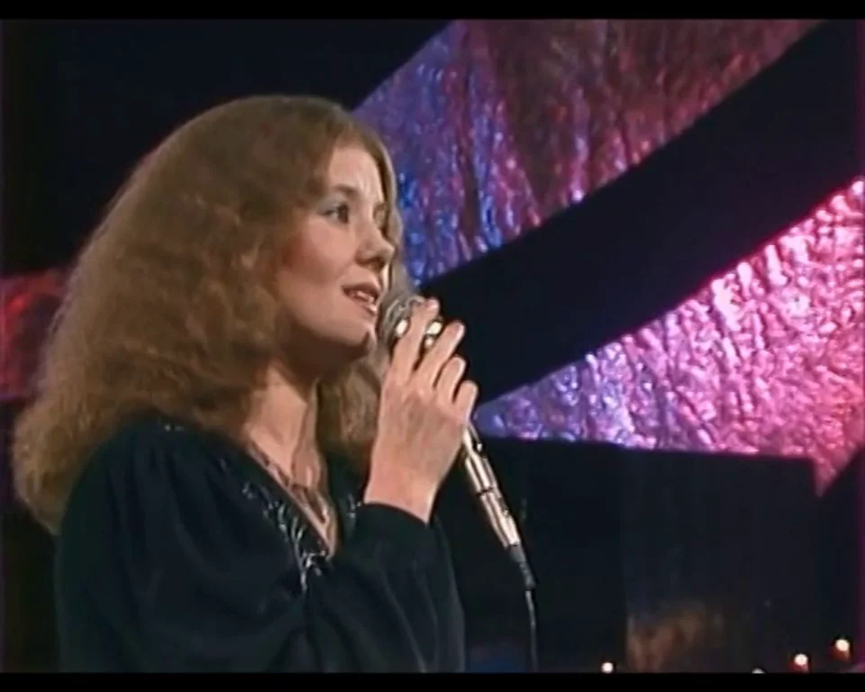 Сенчина гармония есть. Сенчина 1991. Сенчина с мамой