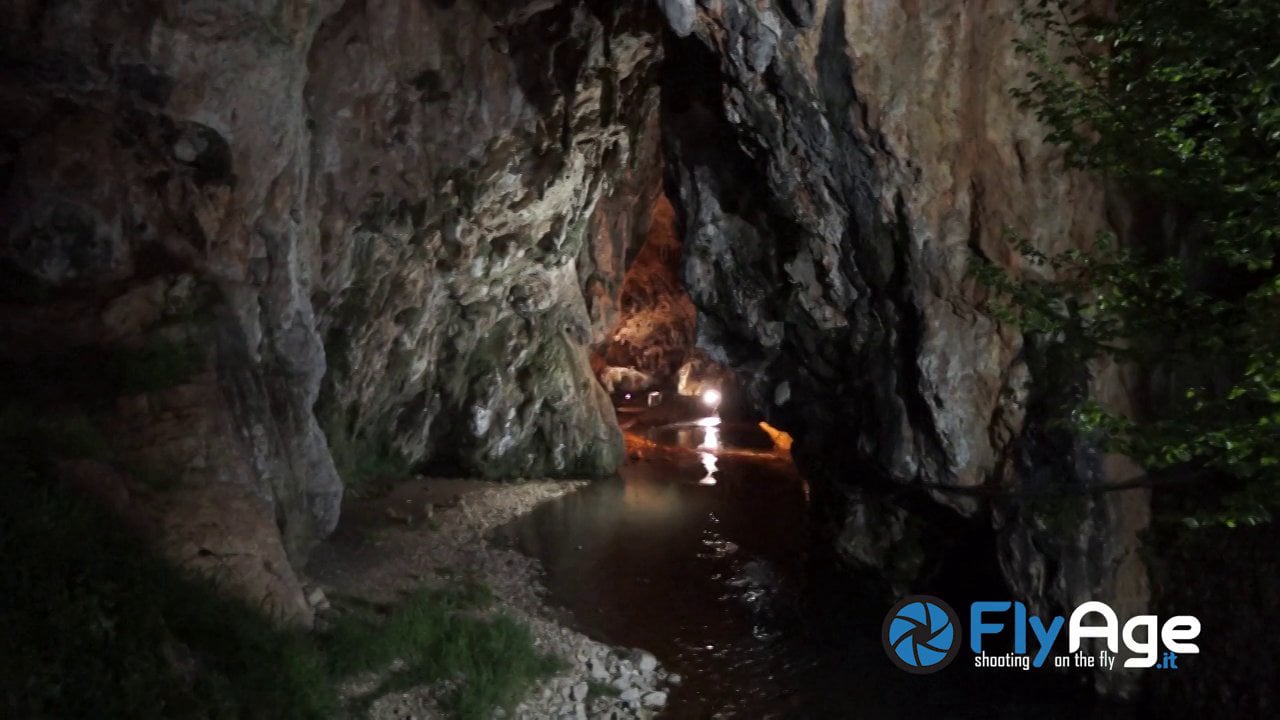 Fly Age e i suoi Droni nelle Grotte di Pastena (fr)