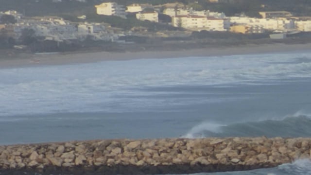 Longest wave ridden in the history of Lagos, Algarve? (06.01.2014 | Alex Botelho) from Luz Surf Village – Portugal