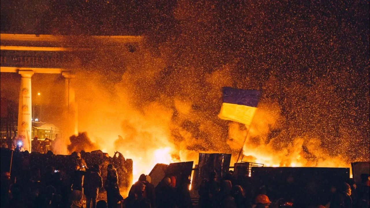 Палала. Палала шина палала. Лаеклы хит Майдан. Клофелін - горіла шина. Клип к песне «горiла  шина» Евромайдан.