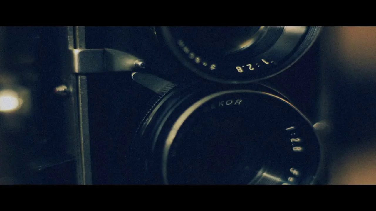 Mamiya C330 Leaf Shutter on Vimeo