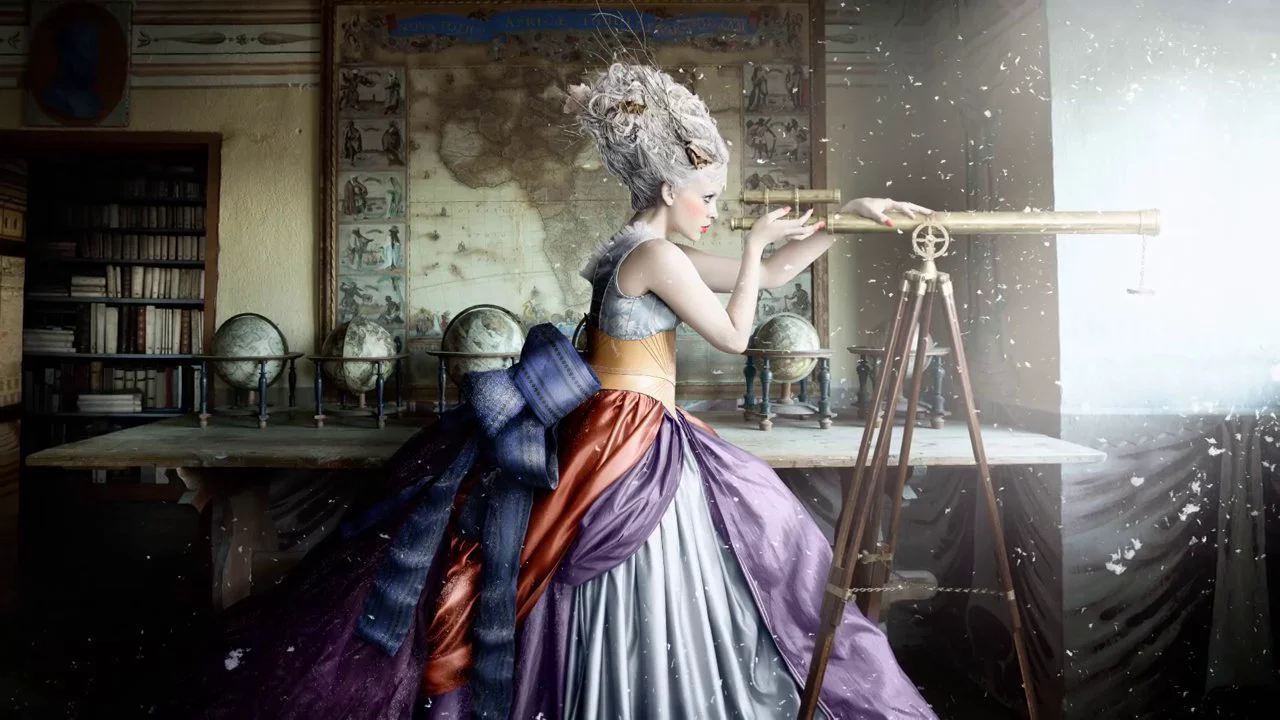 フォトセ ディスプレイ Alexia Sinclair's Breathtaking Photo Shoot in a 350-Year-Old