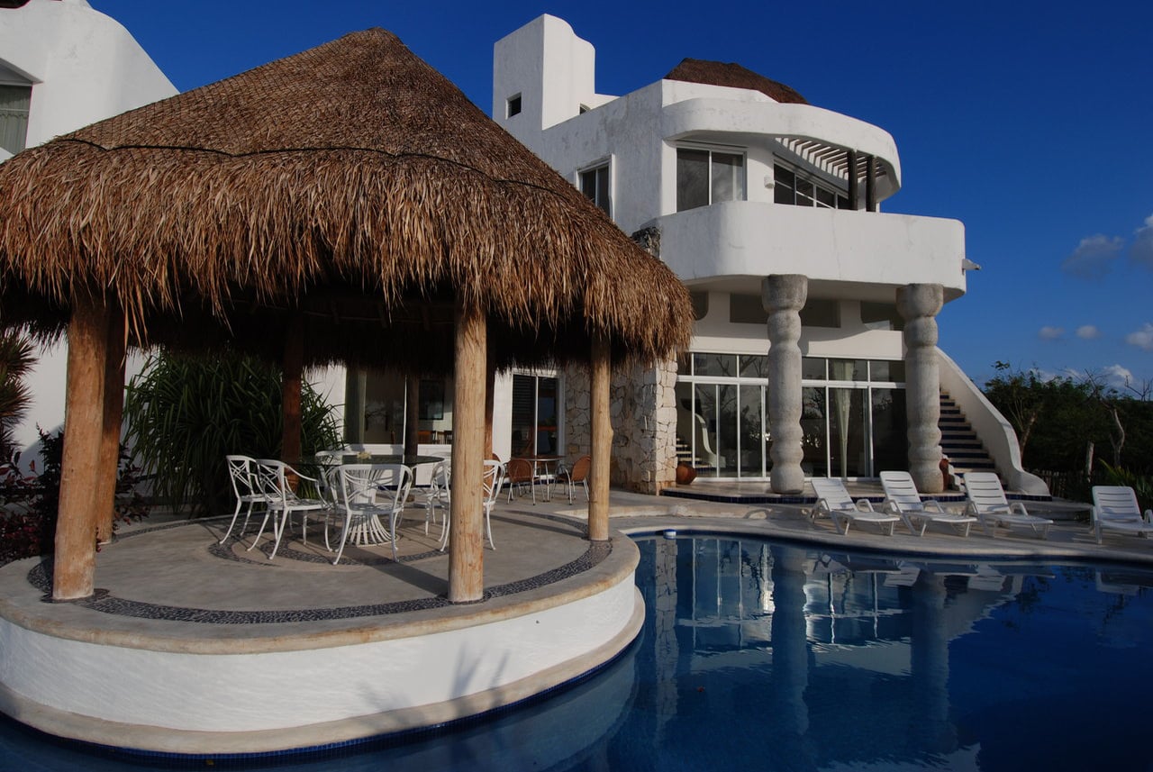 Cozumel Oceanfront Villas - Iguanas Ranas on Vimeo