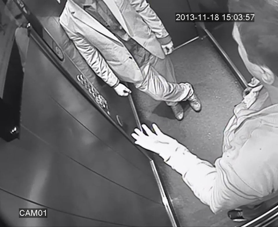 Политковская в лифте анна фото