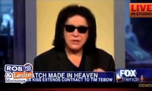 Gene Simmons Defends Tim Tebow