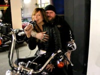 AUTO, MOTO, BICI E MISS: CHI VINCE LA SFIDA?