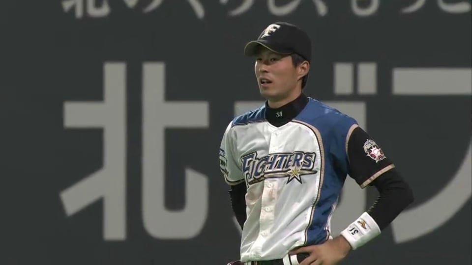 ファイターズ期待のルーキー岡ひろみが好返球で猛アピール! ファースト金子もビックリ!!   2014/3/5 F-G