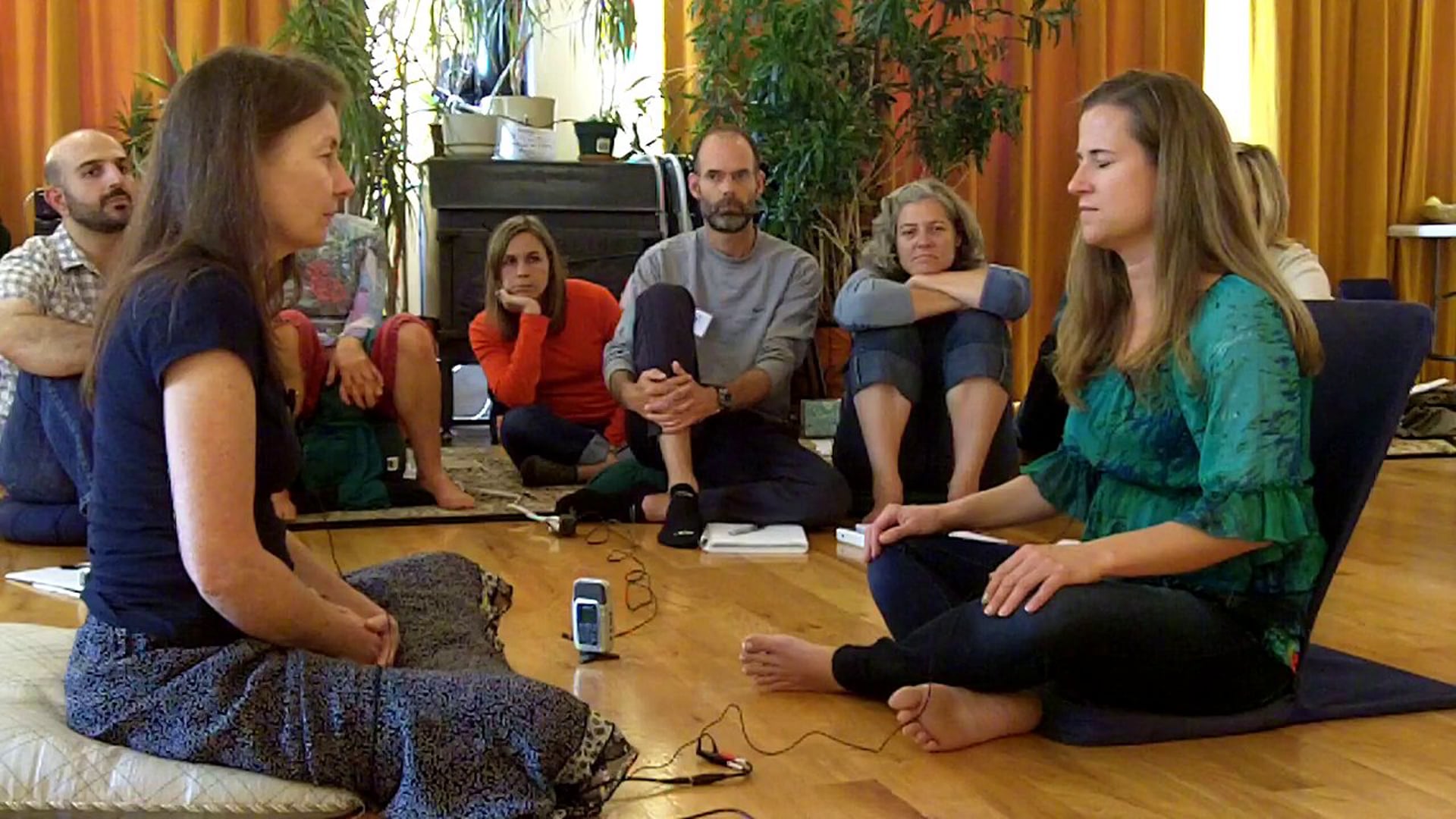 הדגמה של פסיכותרפיית האקומי ומיינדפולנס בטיפול