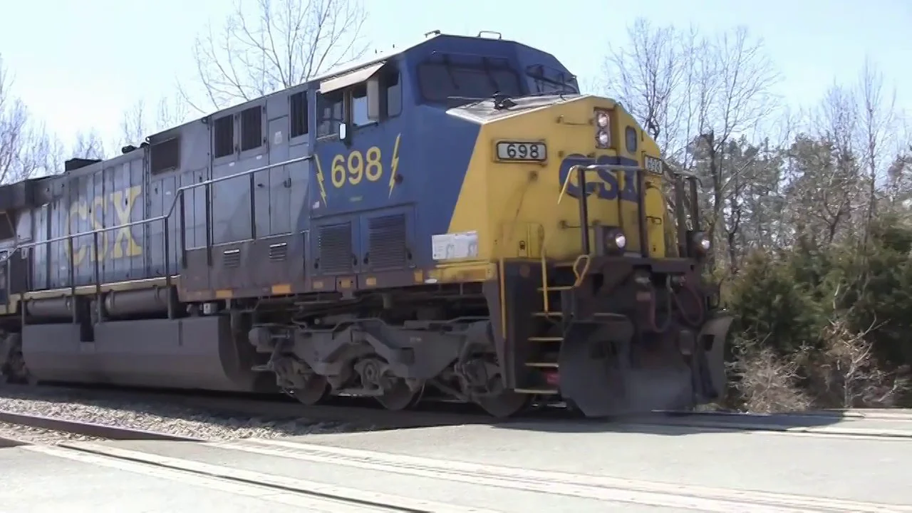 March 20, 2014 CSX Q688 Northbound meets UP Southbound, Slaughters, Ky ...