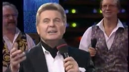 Лев лещенко родительский дом альбом. Лев лещенко - отчий дом. Лукашенко и лев лещенко. Родительский дом лев лещенко слушать. Родительский дом лев лещенко слушать.