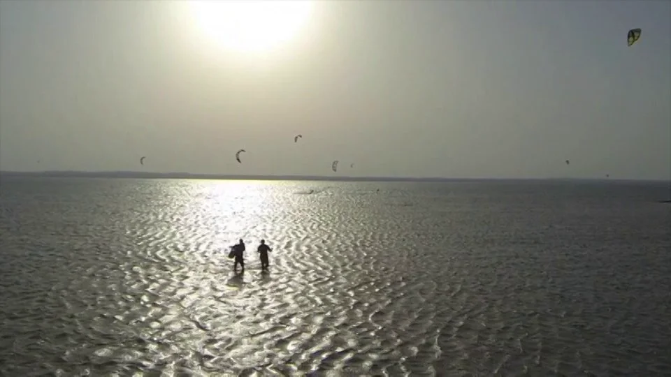 How to get to one of the best kite spots in Qatar, Zekreet. on Vimeo