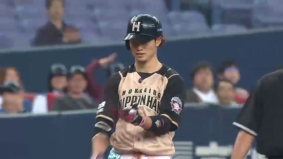7回表 ファイターズ西川 22歳の誕生日を自らのバットで祝うタイムリー3塁打!!  2014/4/16 Bs-F