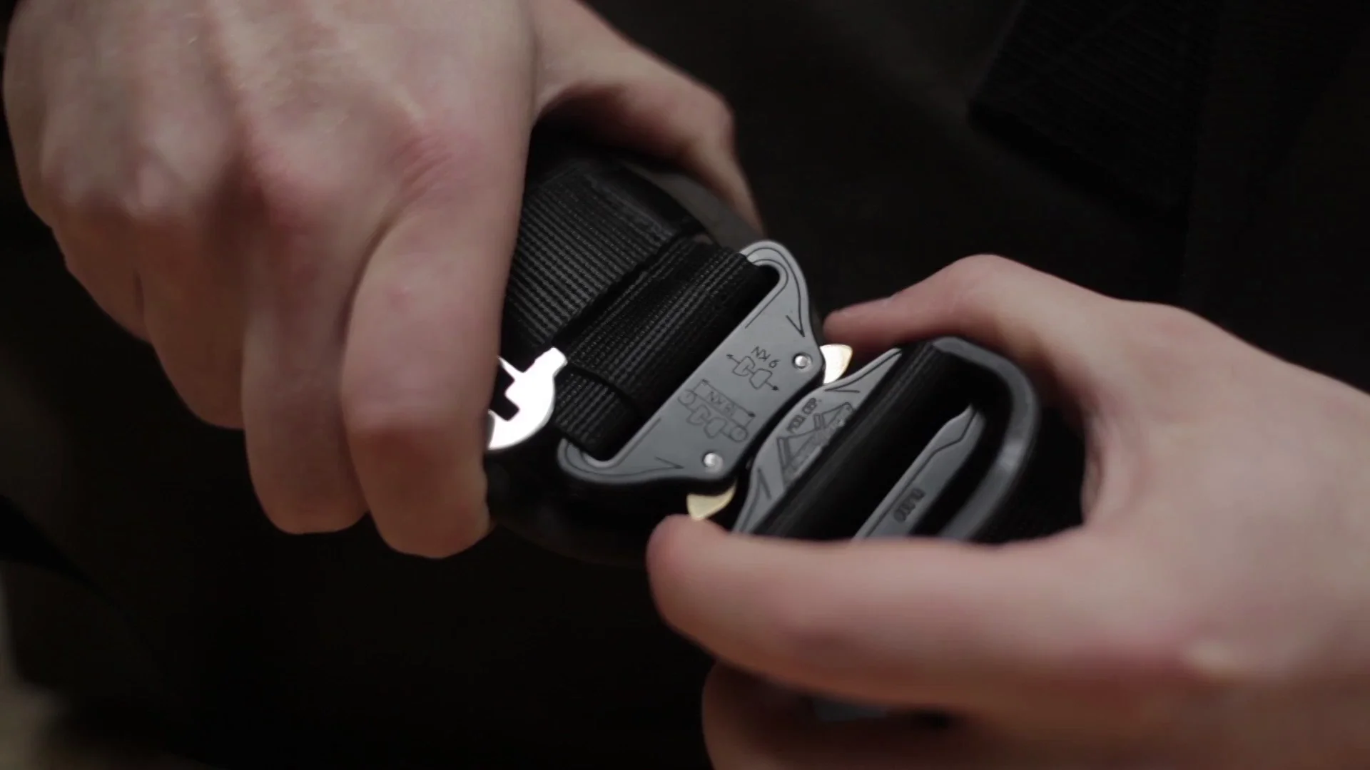 How To Use A COBRA® Buckle 