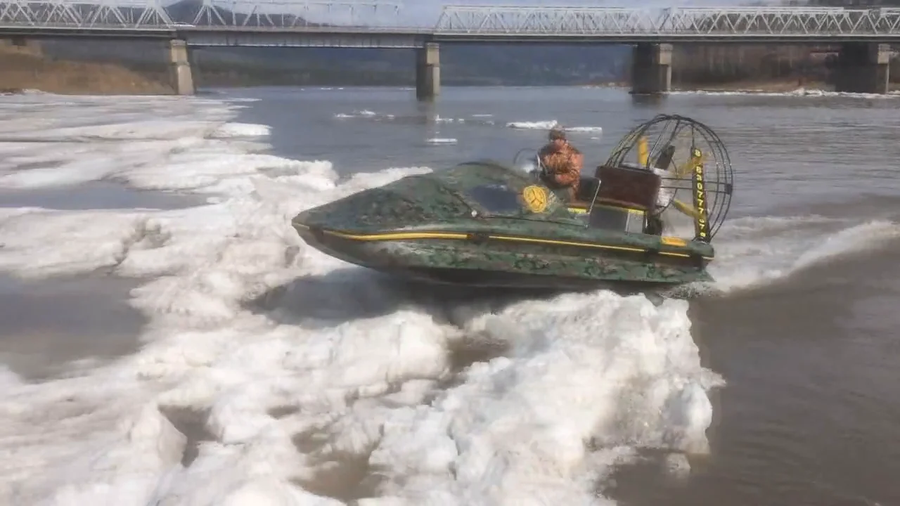 Аэролодка аллигатор красноярск. Аэролодка Alligator. Аллигатор аэролодка Красноярск. Аэроглиссер Крайт. Аэролодка Кайман.