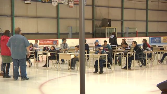 Reportages : Une publicit&eacute; sur la pers&eacute;v&eacute;rance scolaire, tourn&eacute;e &agrave; Lachute (Zone 21 avril 2014 p.05)