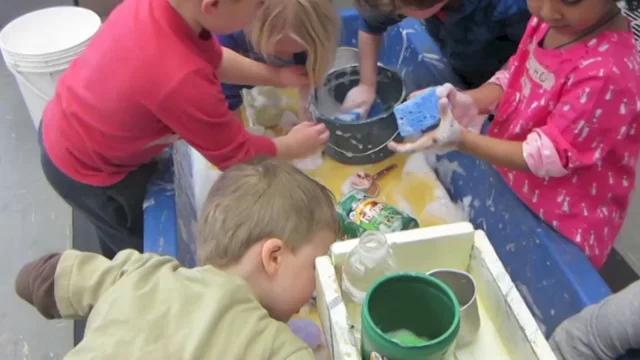 SAND AND WATER TABLES: GIANT SPONGE - 2014