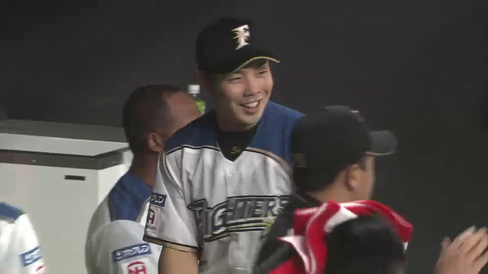 3回表 ファイターズ・サード近藤 最初の守備機会でライナー捕球。先発・上沢もまずまずの立ち上がり!! 2014/5/2 F-Bs