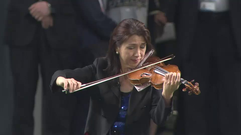 札幌交響楽団ヴァイオリニスト・大平まゆみさんが国歌を演奏。 2014/5/17 F-M